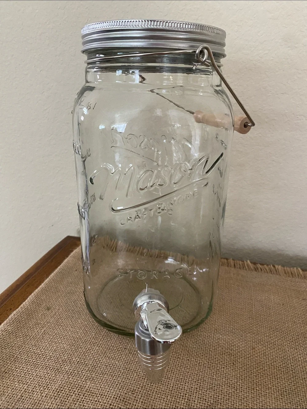 Mason 4 liter Clear Glass Beverage Dispenser with Silver Lid and Spigot, handle